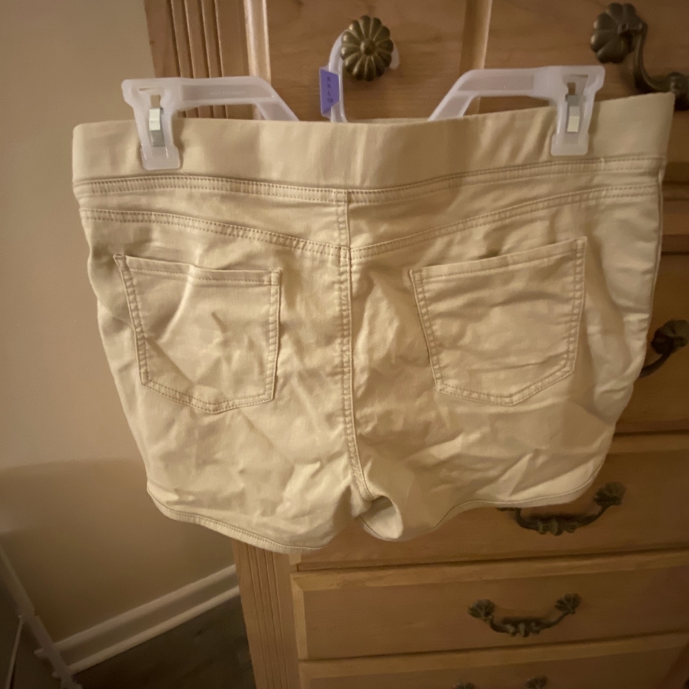 Shorts - Picture 2 of 2